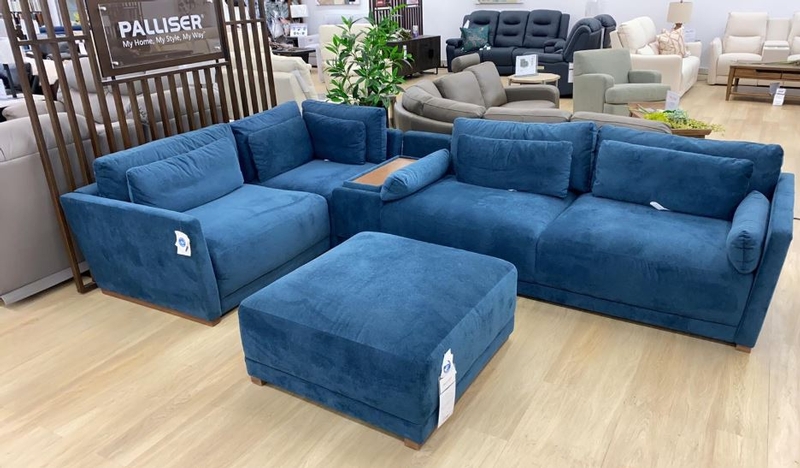 Shea - 4PC Sectional & Cocktail Ottoman image